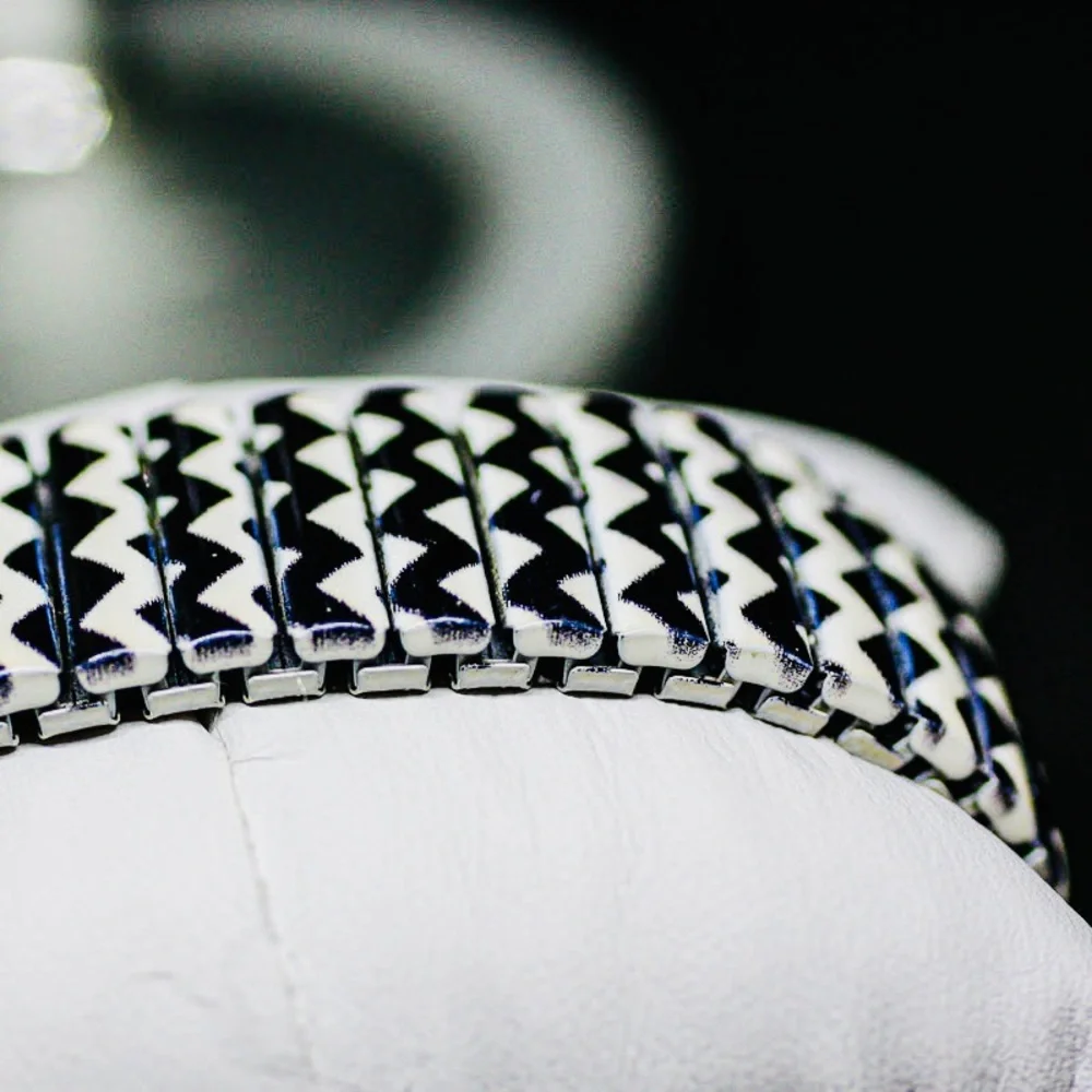 SOLD | B&W Chevron Stretchy Bracelet Strap Watch | New Battery - Picture 4 of 4